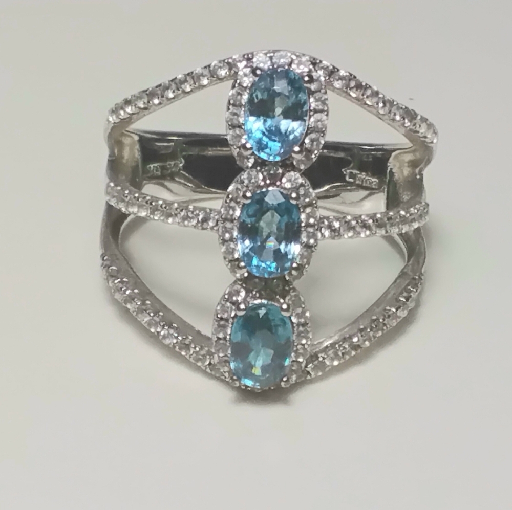 925 Silver Blue Topaz Ring Sz 10